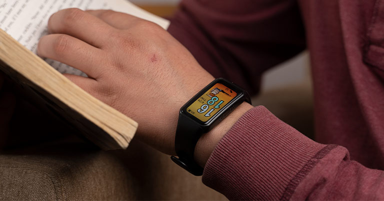 Honor Band 6 Review: A Budget-Friendly Fitness Tracker with a Big AMOLED Display