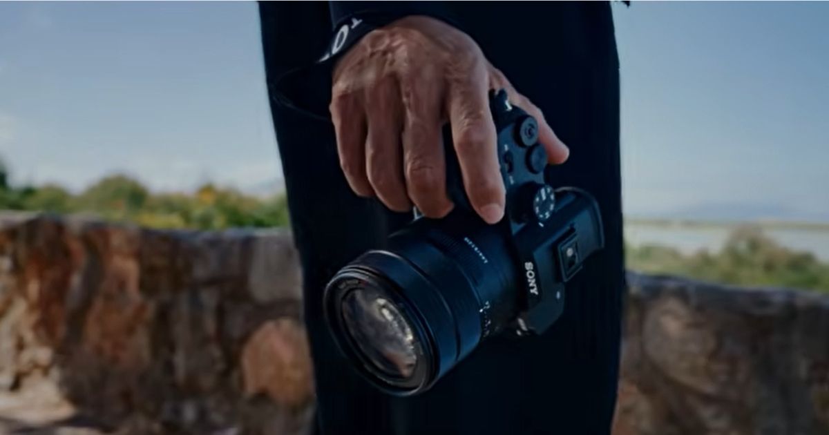 Sony RX10 V Bridge Camera Debuts With Advanced Autofocus and Superzoom Lens